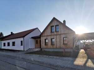 ALT 005 Holzzubau zu saniertem Althaus